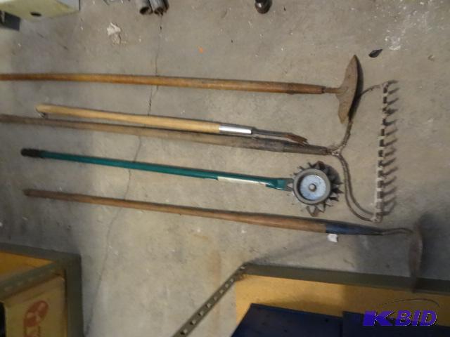 lot 114 image: 5 Misc Garden Tools...
