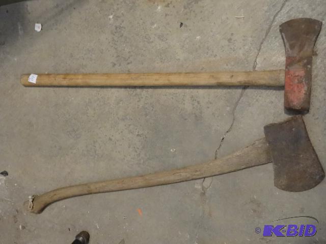 lot 117 image: Axe and splitting Maul...