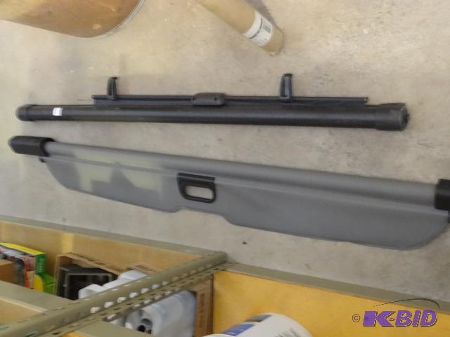 lot 118 image: Back of Vehicle Retractable Screens Qty 2...