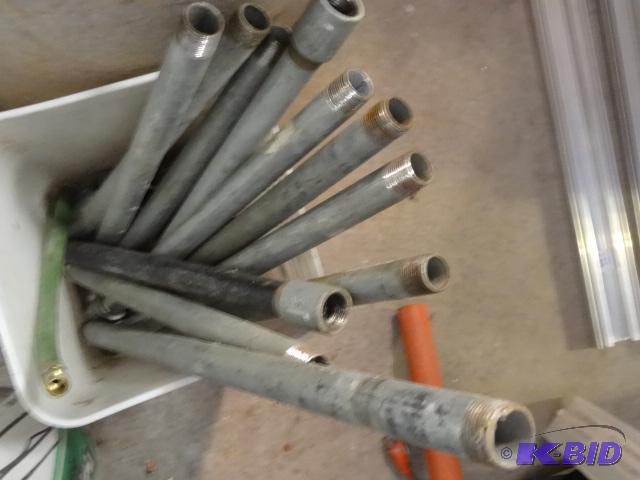 lot 123 image: Bucket of 34 Threaded Pipe...