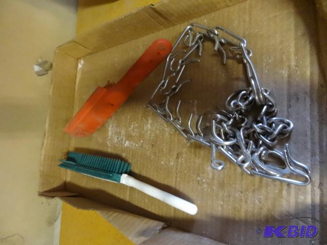 lot 132 image: Pinch Collar, Rubber Fur Brushes...