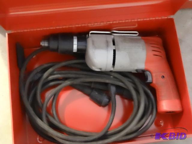 lot 2 image: Milwaukee Screw Shooter. Comes with 2 Cords. ...
