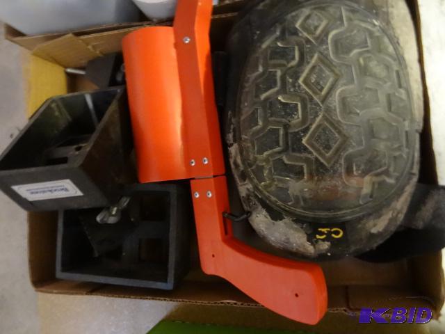 lot 200 image: Knee Pads, Spray Can Gun...
