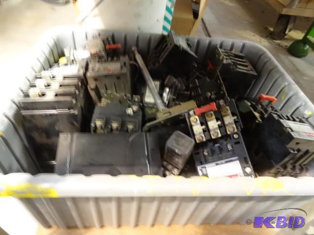 lot 277 image: Bin of Misc Circuit Breakers and Starter Cont...