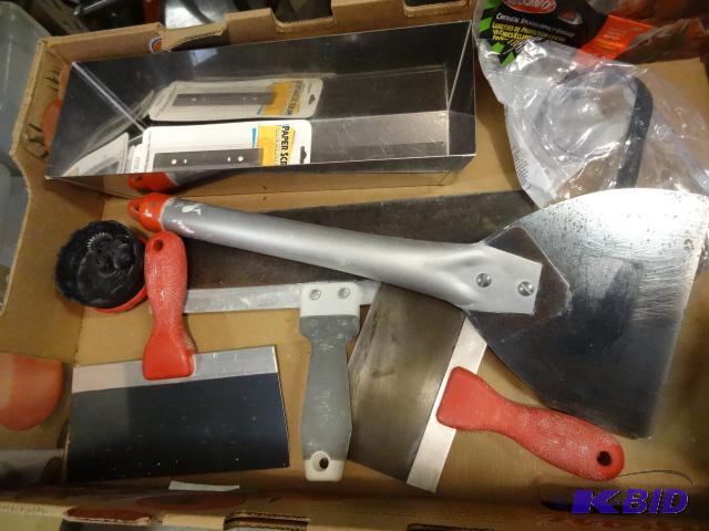 lot 290 image: Box of Sheet Rock Mudding Tools...