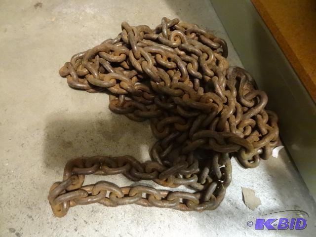 lot 325 image: 2 Log Chains...
