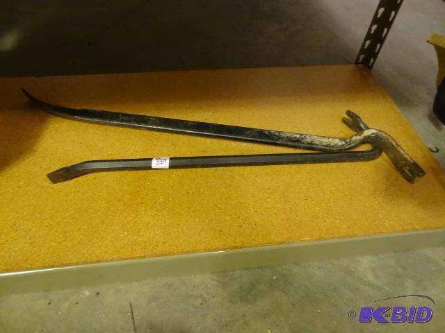 lot 359 image: 2 Heavy Duty Pry Bars...