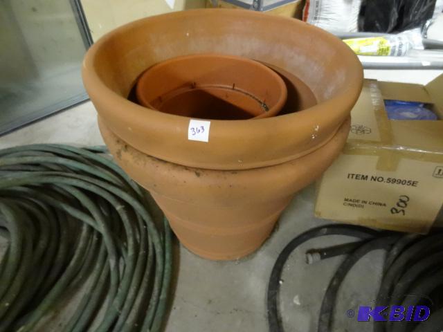 lot 363 image: Large Plastic Flower Pots...