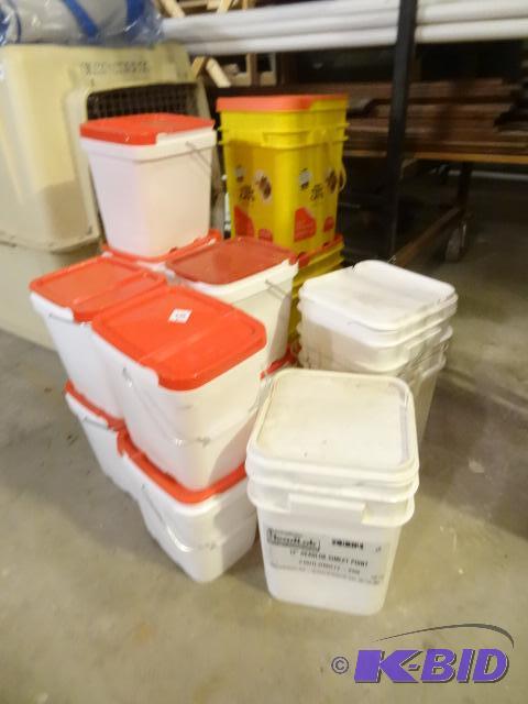 lot 370 image: Misc Plastic Buckets...