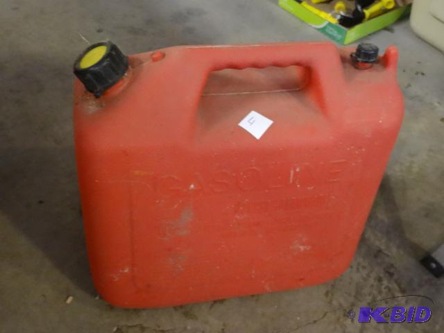 lot 4 image: Plastic 5 Gal. Gas Can...