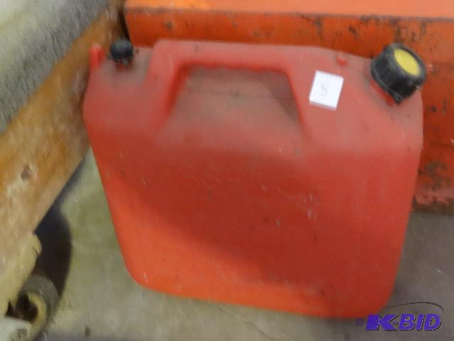 lot 5 image: Plastic 5 Gal. Gas Can...