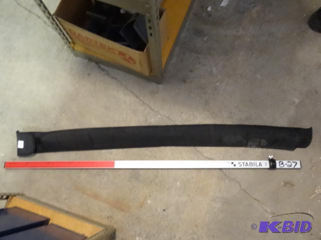 lot 83 image: Stabila Story Pole with Built in Level...
