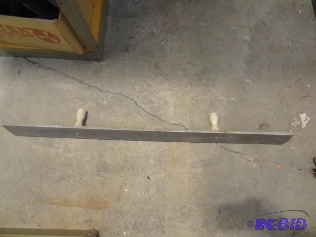 lot 86 image: 42 X 3 12 Concrete Screed...