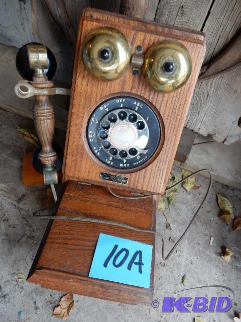 OLD STYLE telephone.. Actually is a modern ph...