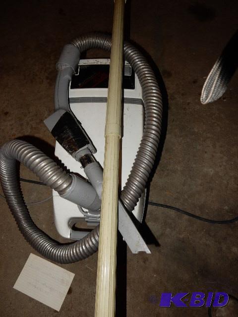 Sears Kenmore 4.5 Canister type Vacuum. Looks...