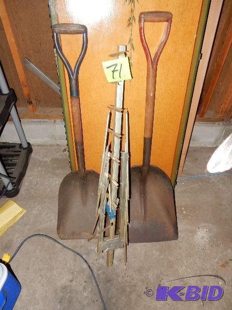 2 older scoop shovels. Both is good shape.. 2...
