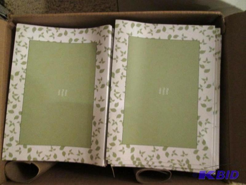 Lot of approximately 900 photo greeting card ...