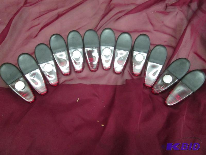 Lot of plastic clips with magnetic back, rubb...