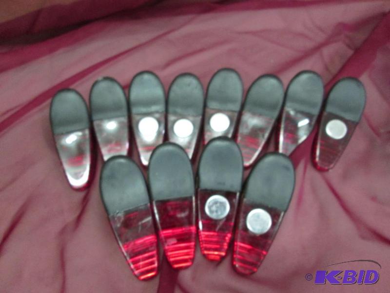 Lot of plastic clips with magnetic back, rubb...