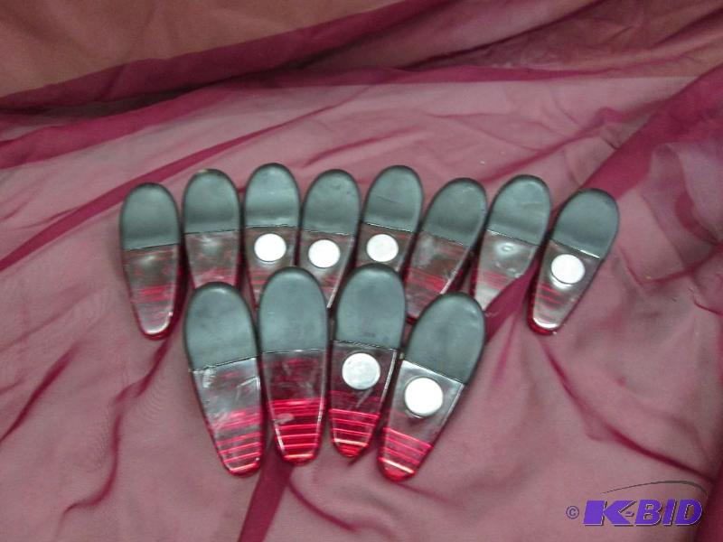 Lot of Plastic clips with magnetic back, rubb...
