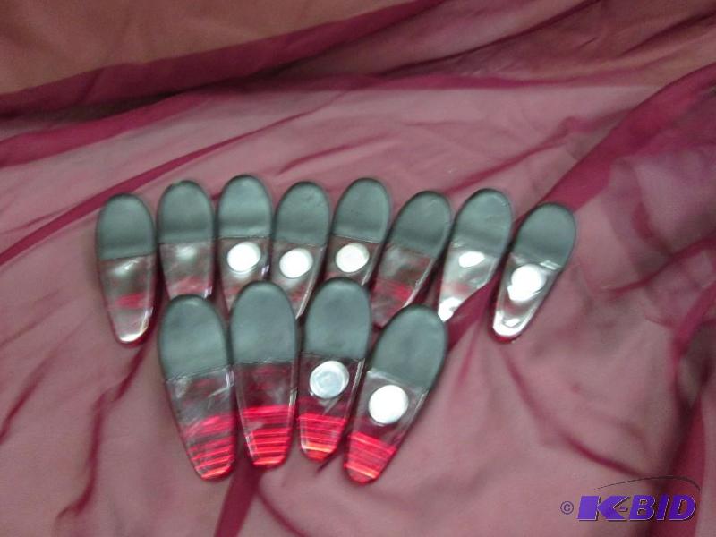 Lot of plastic clips with magnetic back, rubb...