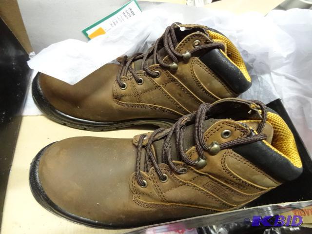 New in box Itasca brand authority mens boots....