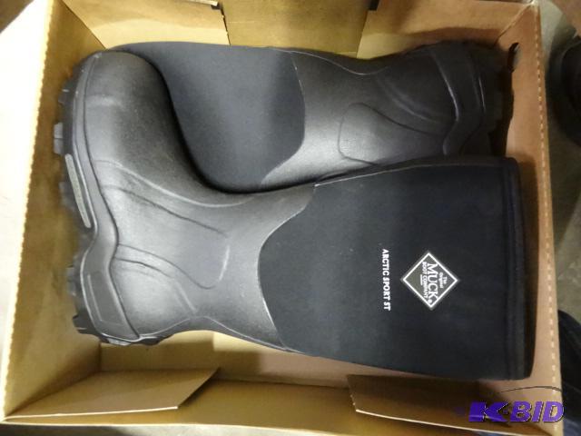New in box the original Muck Boot Company Arc...