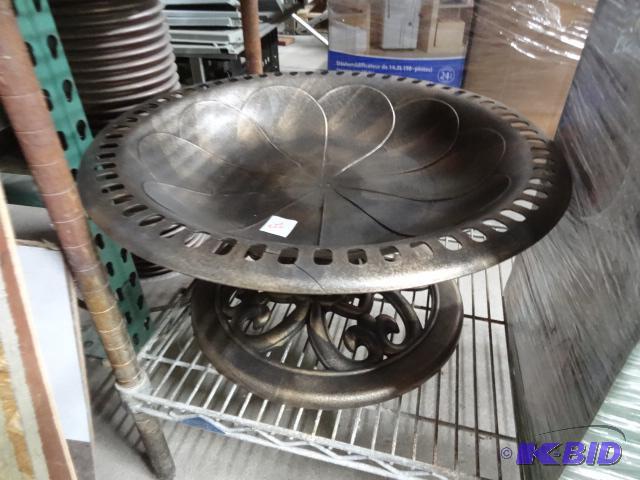 New gold tone bird bath with base. Does not i...