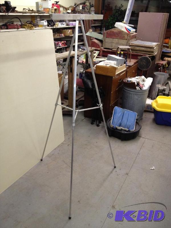 Easel, appears new&nbsp...