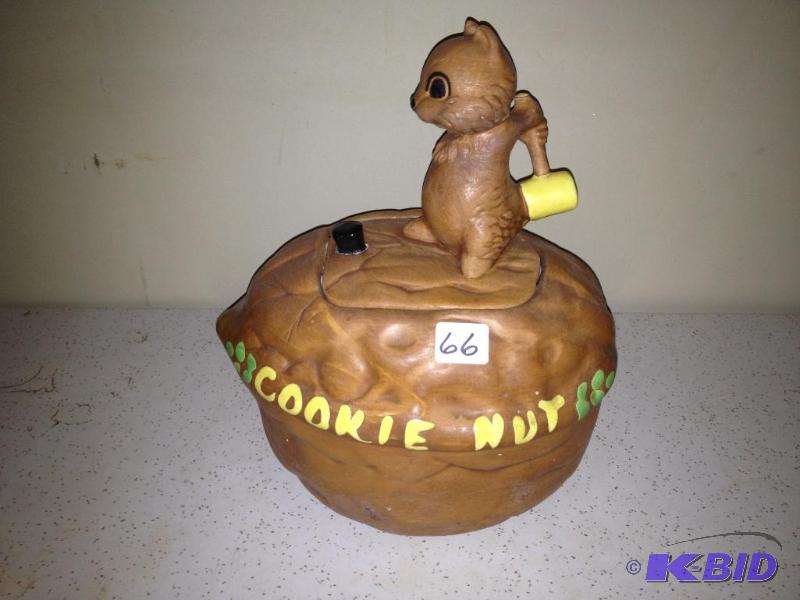 Retro Cookie Nut Cookie Jar...
