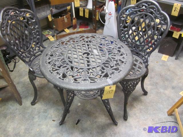 &nbsp  Cast metal bistro table with chairs.&...