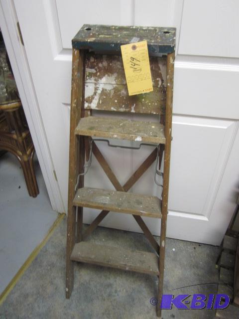 4 foot wood step ladder.&nbsp  &nbsp  &nbsp...