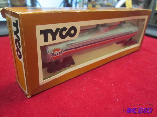 Vintage Tyco Gulf tanker train car, in box.&n...