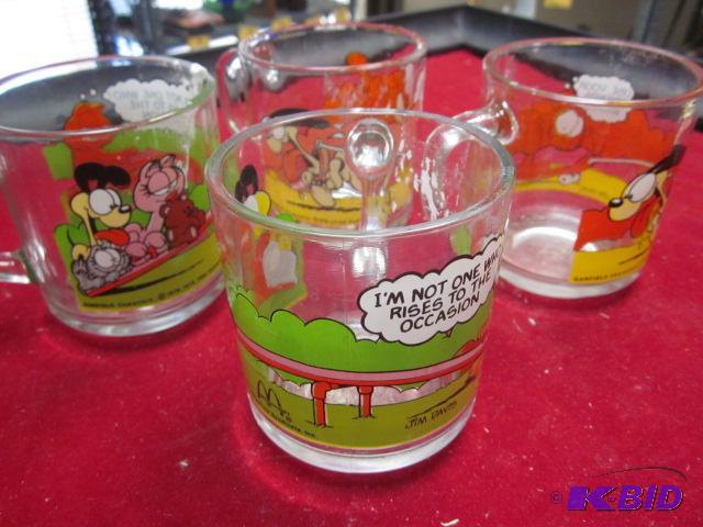 Lot of (4) vintage McDonalds Garfield mugs.&n...