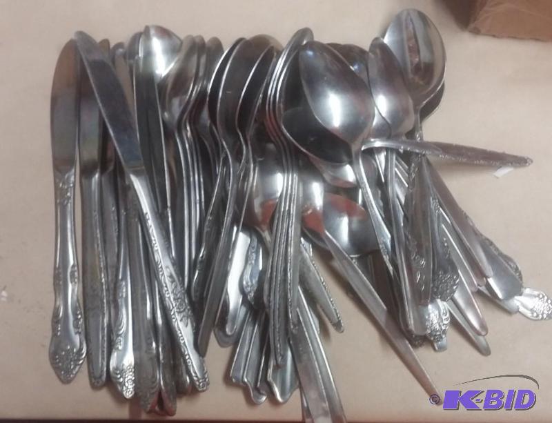 Large lot of knifes and spoons...