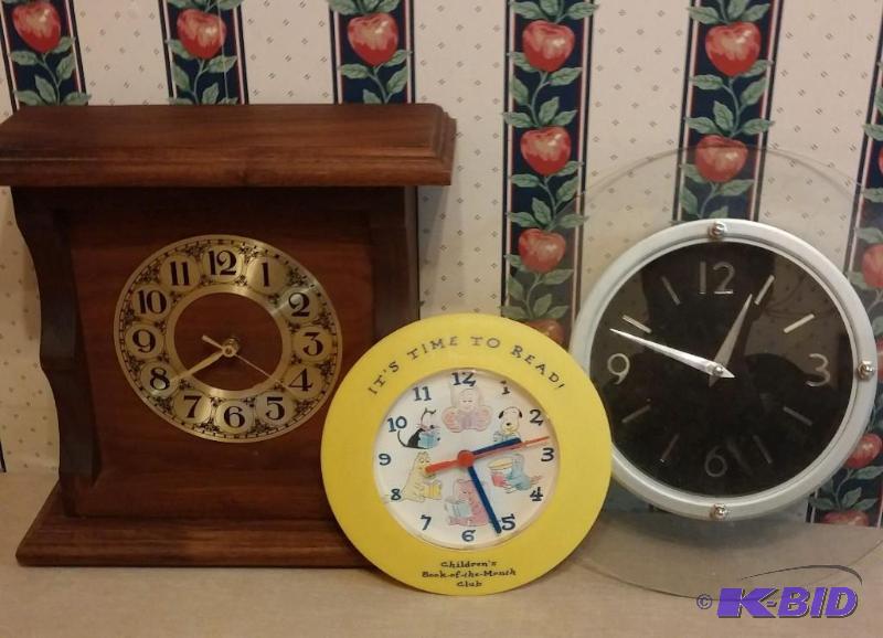 Lot of clocks, wooden mantle clock, heavy...