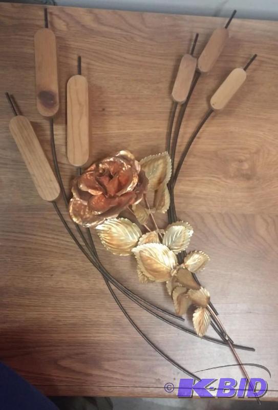Wall hanging accents, flowers and cat tails...