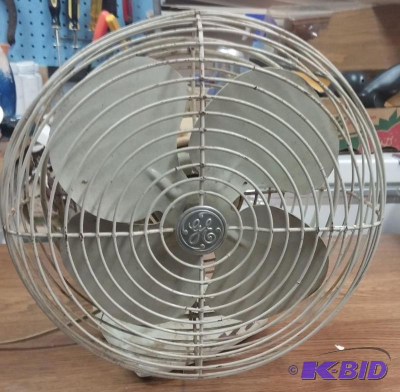 lot 16 image: Vintage working personal fan...