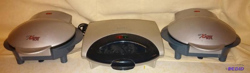 lot 8 image: Lot of 2 Kitchen Griddles and 1 Sandwich Make...