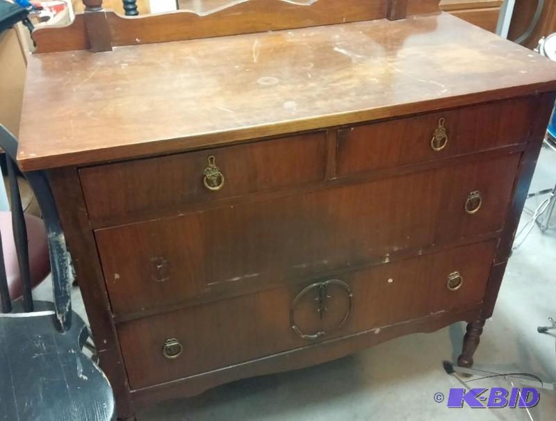 5 Drawer vintage dresser...