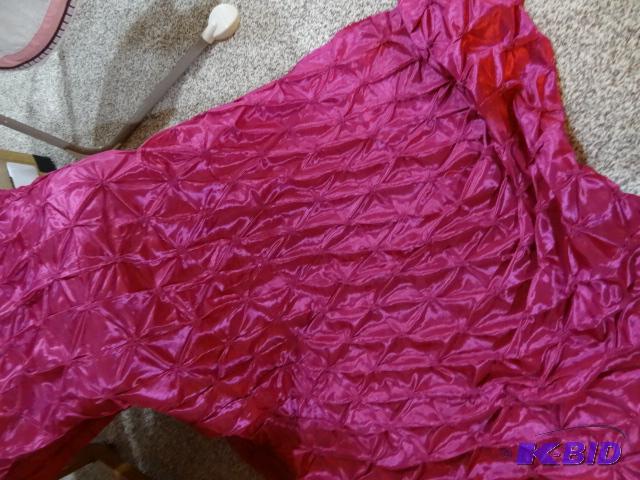 lot 29 image: 96 X 53 Sheet of Fabric. Qty 9...