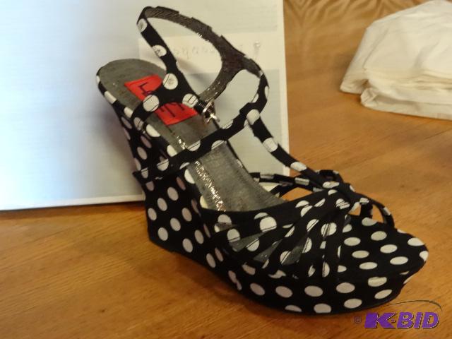 lot 36 image: Fahrenheit Betsy-02 , Sizes 1- 7 12, 1- 8, 2...