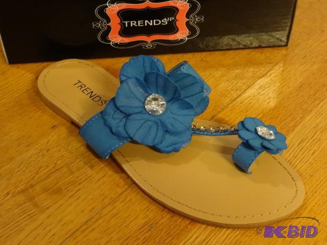lot 41 image: Trends Up Maya 3 Blue. Sizes 2-6, 1-7, 1-9...