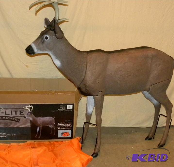 lot 76 image: Carry Lite EZ-Buck Deer Decoy, lifelike color...