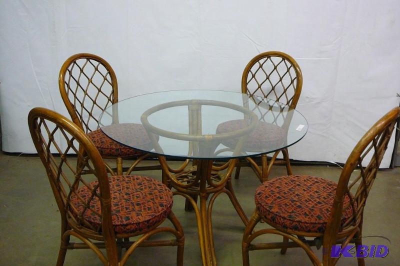 Wicker table with glass top 42&quot round w...