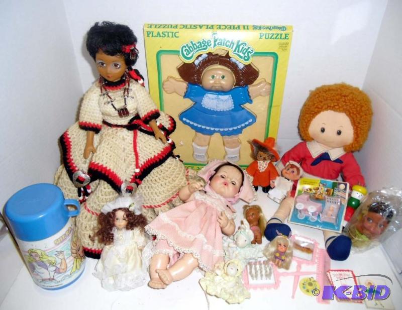 lot 20026 image: lot of Vintage Dolls  - Small to Large