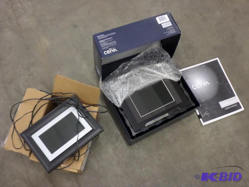 (1) Digital Photo Frame &amp (1) Digital Pho...