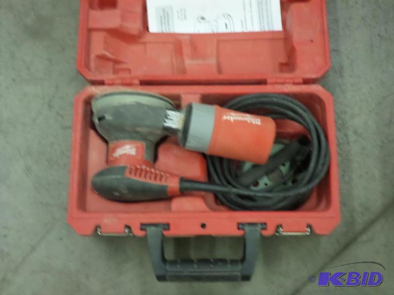 Milwaukee 5&quot Random Orbit Sander Set...