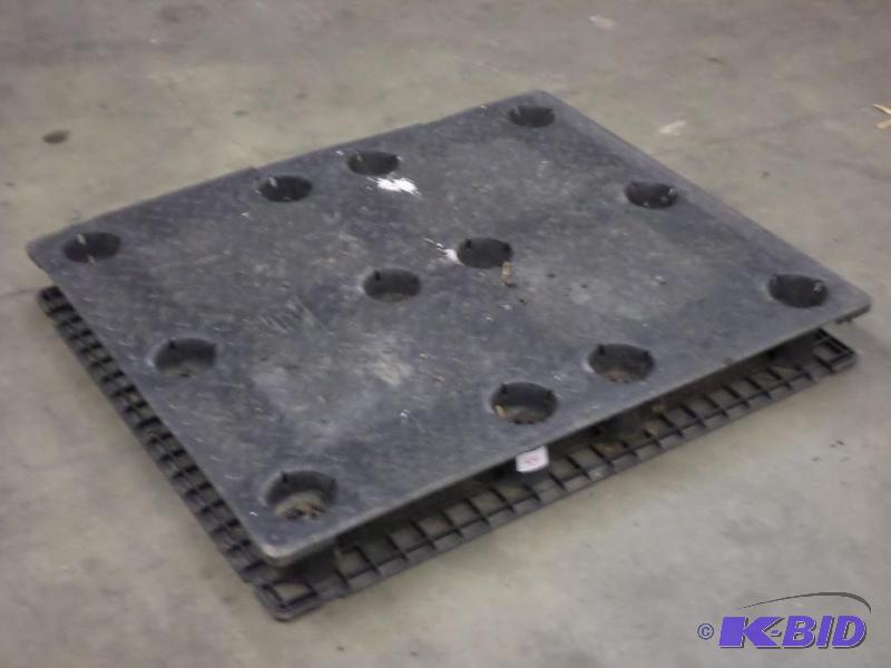 Industrial Plastic Pallet With 2-Way Fork Poc...