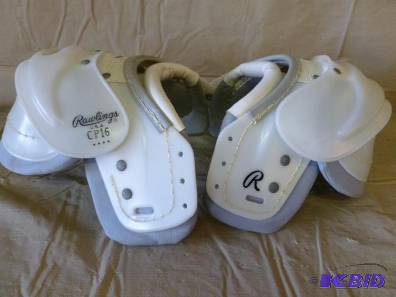 lot 112 image: Rawlings CP16 youth football shoulder pads....